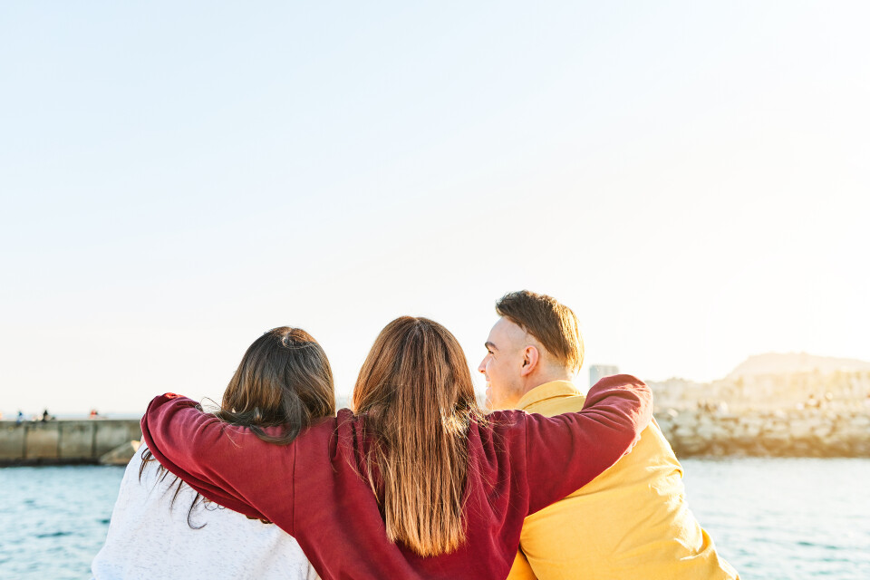 Medium vecteezy friends with their backs to each other and hugging 8025785 medium